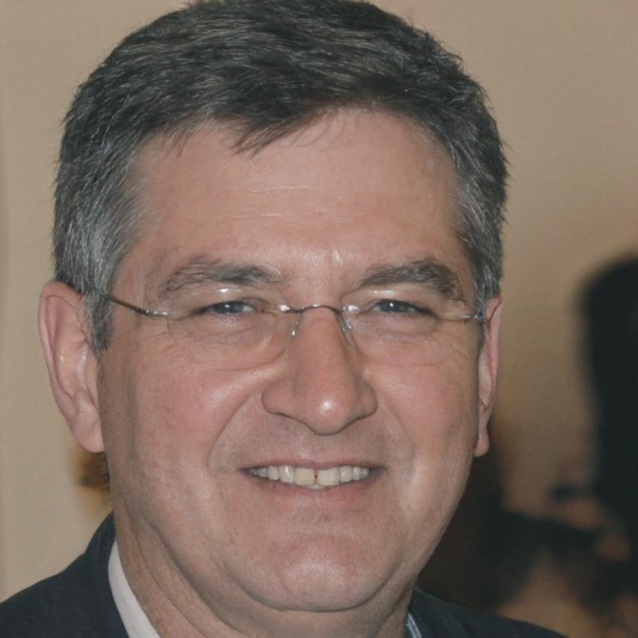 Ritratto di Manfredi Roselli, esperto di tecniche aerografo